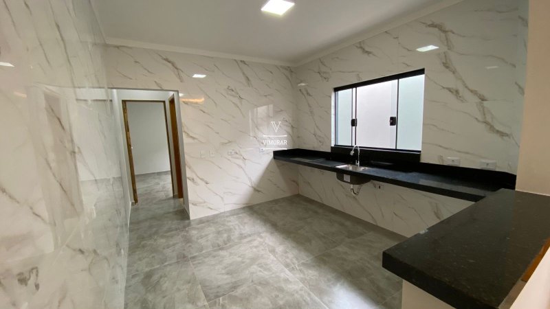Casa térrea 2 dormitórios sendo 1 suíte + 2 vagas de garagem - Itaquaquecetuba - 