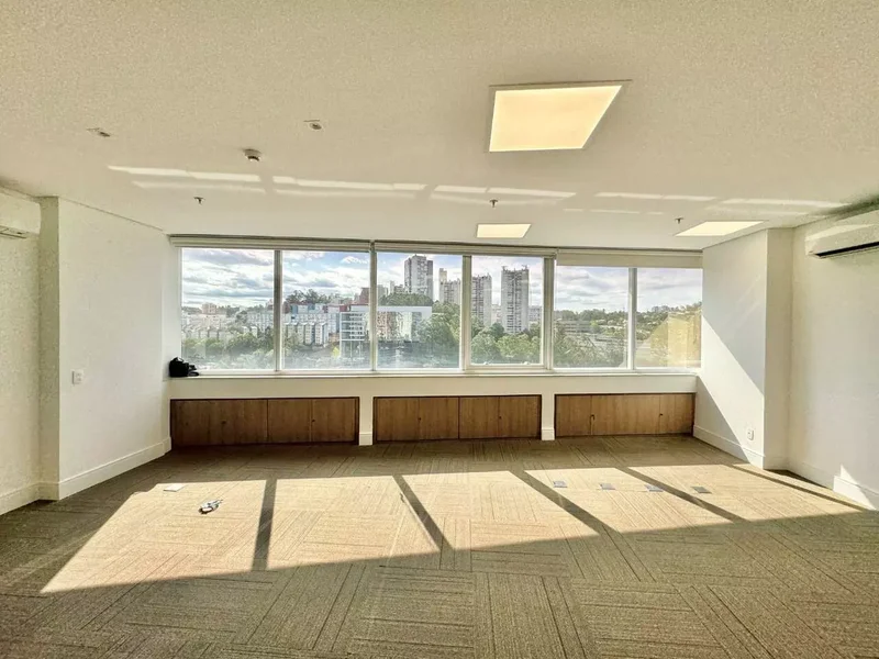 VENDE-SE CONJUNTO COMERCIAL 95M2 - BROOKLIN Avenida das Nações Unidas São Paulo - 
