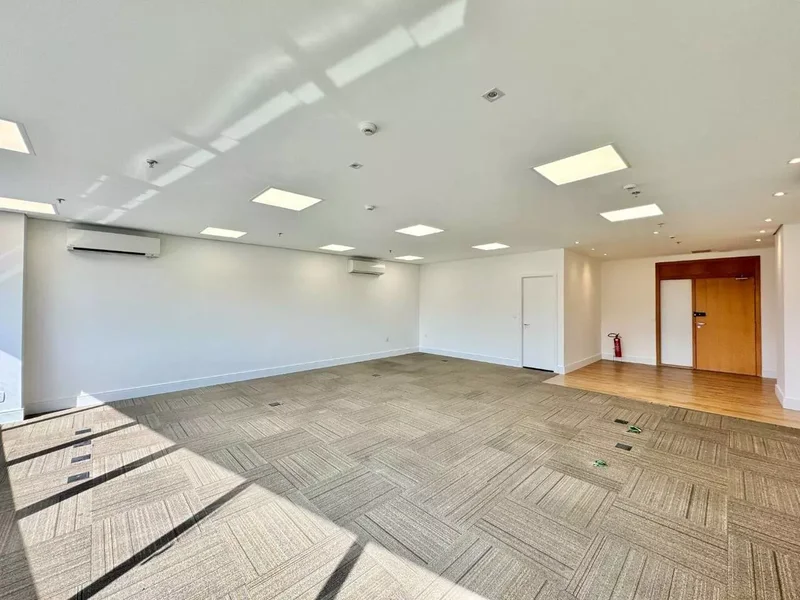 VENDE-SE CONJUNTO COMERCIAL 95M2 - BROOKLIN Avenida das Nações Unidas São Paulo - 