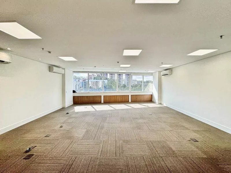 VENDE-SE CONJUNTO COMERCIAL 95M2 - BROOKLIN Avenida das Nações Unidas São Paulo - 