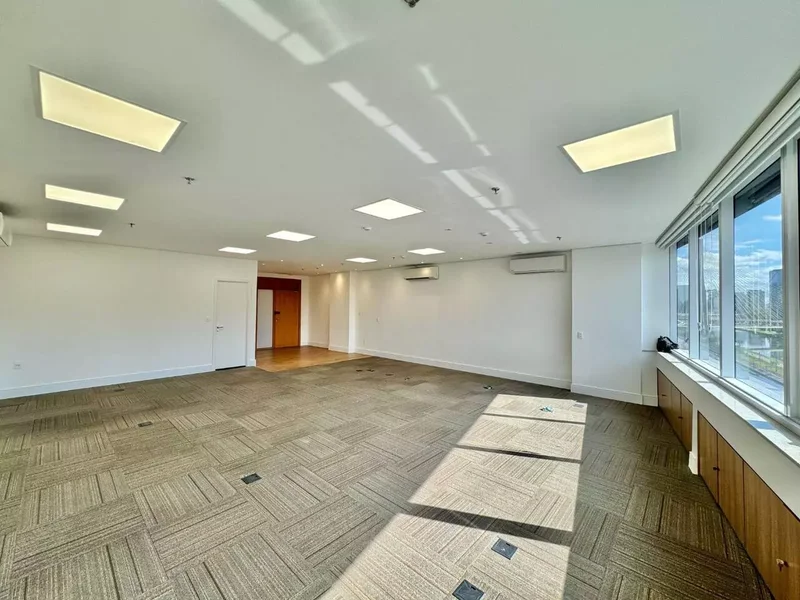 VENDE-SE CONJUNTO COMERCIAL 95M2 - BROOKLIN Avenida das Nações Unidas São Paulo - 