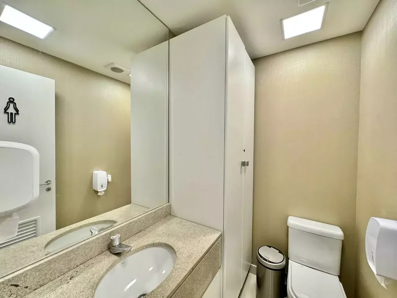 VENDE-SE CONJUNTO COMERCIAL 95M2 - BROOKLIN Avenida das Nações Unidas São Paulo - 