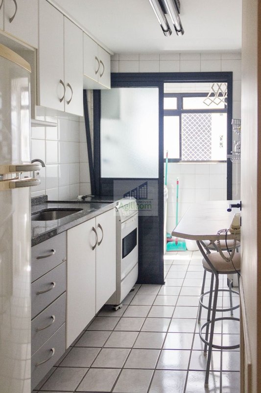 APARTAMENTO À VENDA E PARA LOCAÇÃO EM VILA OLÍMPIA, COM 1 DORMITÓRIO E 1 VAGA DE GARAGEM Rua das Fiandeiras São Paulo - 
