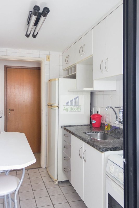APARTAMENTO À VENDA E PARA LOCAÇÃO EM VILA OLÍMPIA, COM 1 DORMITÓRIO E 1 VAGA DE GARAGEM Rua das Fiandeiras São Paulo - 