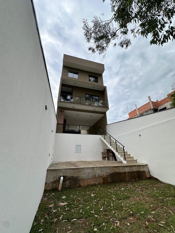 SOBRADO NO JARDIM EUROPA - Caieiras - 