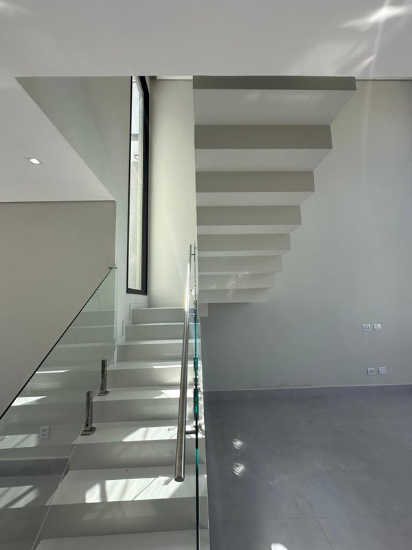 Sobrado de Alto Padrão com Piscina no Condomínio Mosaico Essence – 191m² - Mogi das Cruzes - 