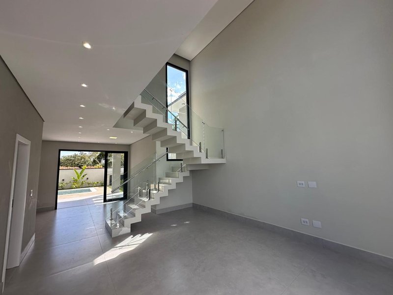 Sobrado de Alto Padrão com Piscina no Condomínio Mosaico Essence – 191m² - Mogi das Cruzes - 