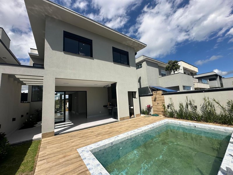 Sobrado de Alto Padrão com Piscina no Condomínio Mosaico Essence – 191m² - Mogi das Cruzes - 