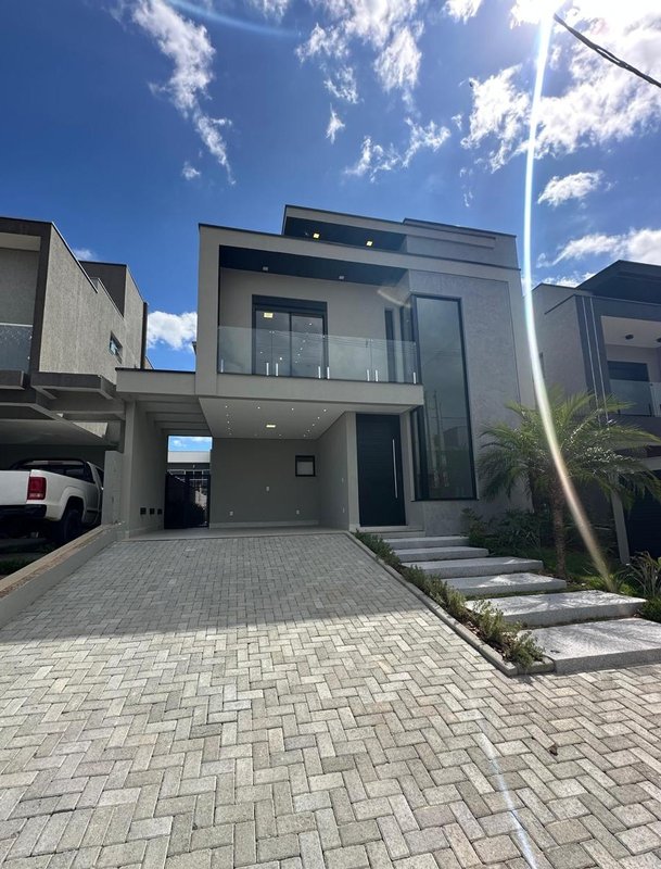 Sobrado de Alto Padrão com Piscina no Condomínio Mosaico Essence – 191m² - Mogi das Cruzes - 