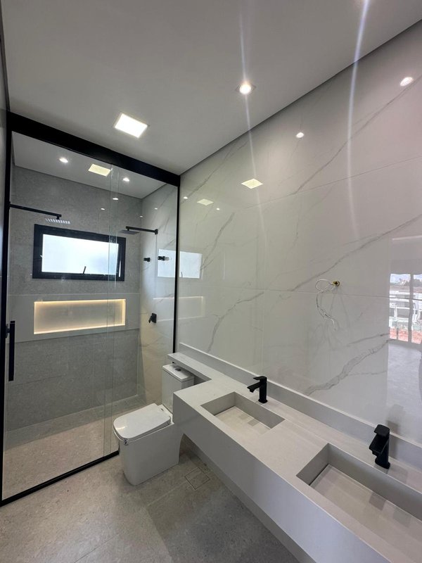 Sobrado de Alto Padrão com Piscina no Condomínio Mosaico Essence – 191m² - Mogi das Cruzes - 