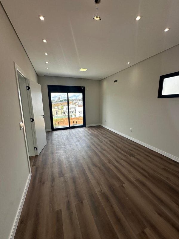 Sobrado de Alto Padrão com Piscina no Condomínio Mosaico Essence – 191m² - Mogi das Cruzes - 