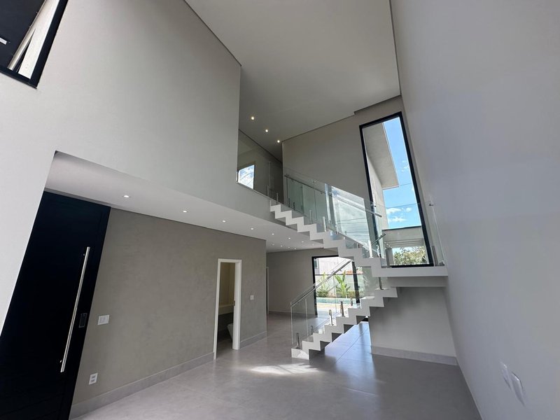 Sobrado de Alto Padrão com Piscina no Condomínio Mosaico Essence – 191m² - Mogi das Cruzes - 