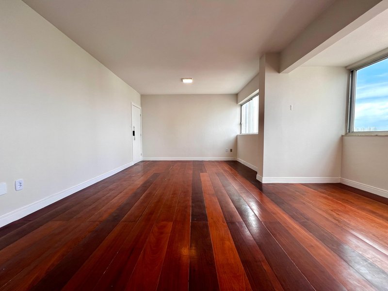 APARTAMENTO VISTA MAR 3 QUARTOS SUÍTE GARAGEM À VENDA EM ONDINA! Rua Ranulfo Oliveira Salvador - 