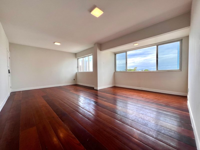 APARTAMENTO VISTA MAR 3 QUARTOS SUÍTE GARAGEM À VENDA EM ONDINA! Rua Ranulfo Oliveira Salvador - 