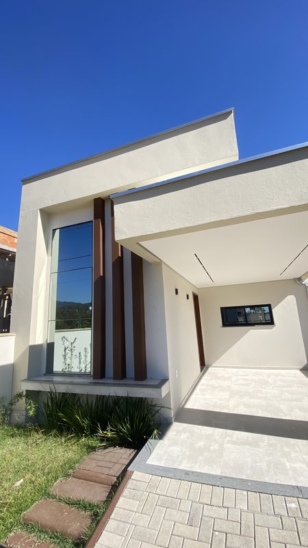 CASA COM 1 SUÍTE MAIS 2 DORMITÓRIOS NA GUABIRUBA SUL - Guabiruba - 