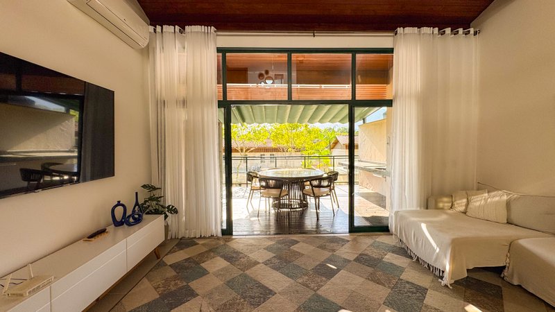 Casa com vista para mata na praia de Barra do Una - À VENDA Estrada Municipal do Una São Sebastião - 