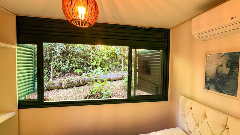 Casa com vista para mata na praia de Barra do Una - À VENDA Estrada Municipal do Una São Sebastião - 