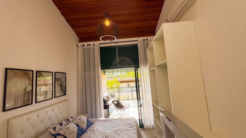 Casa com vista para mata na praia de Barra do Una - À VENDA Estrada Municipal do Una São Sebastião - 