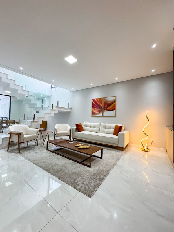 Belíssima casa à venda em condominio totalmente mobiliada Av Renova dos Santos Arujá - 