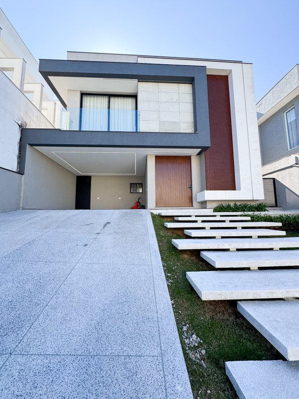 Belíssima casa à venda em condominio totalmente mobiliada Av Renova dos Santos Arujá - 