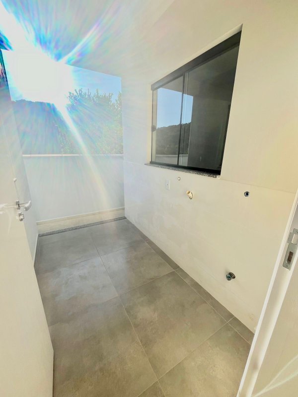 CASA COM 1 SUÍTE MAIS 1 DORMITÓRIO NA LIMEIRA - Brusque - 