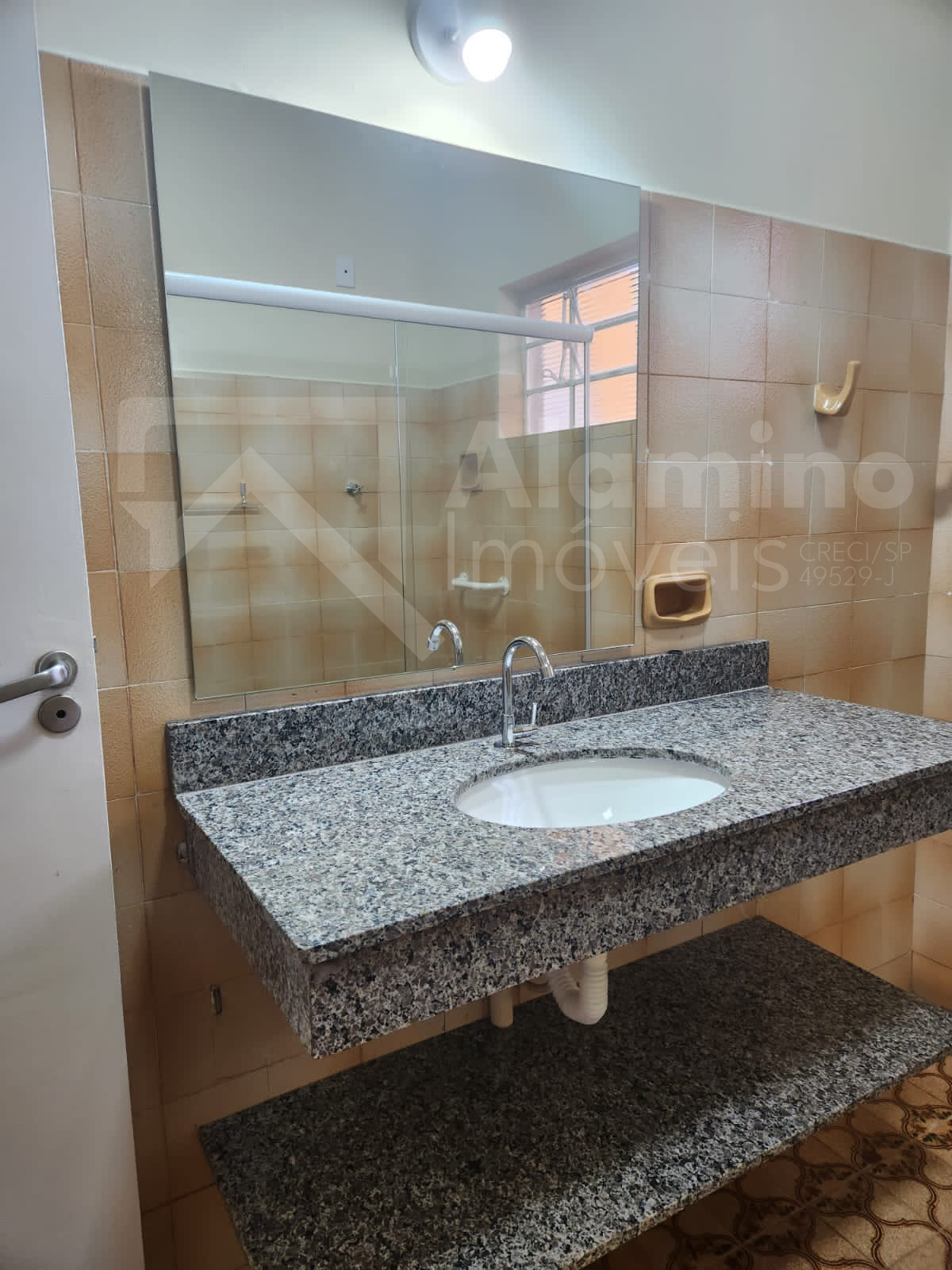 VILA CAMARGO - 2 RESID&Ecirc;NCIAS - 1 T&Eacute;RREA E 1 NO PRIMEIRO ANDAR  Bauru - 