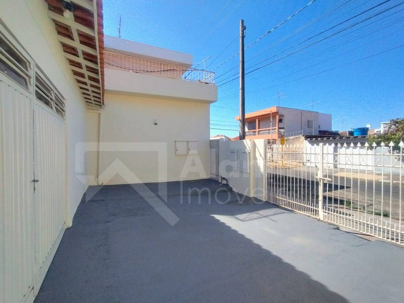 VILA CAMARGO - 2 RESIDÊNCIAS - 1 TÉRREA E 1 NO PRIMEIRO ANDAR - Bauru - 