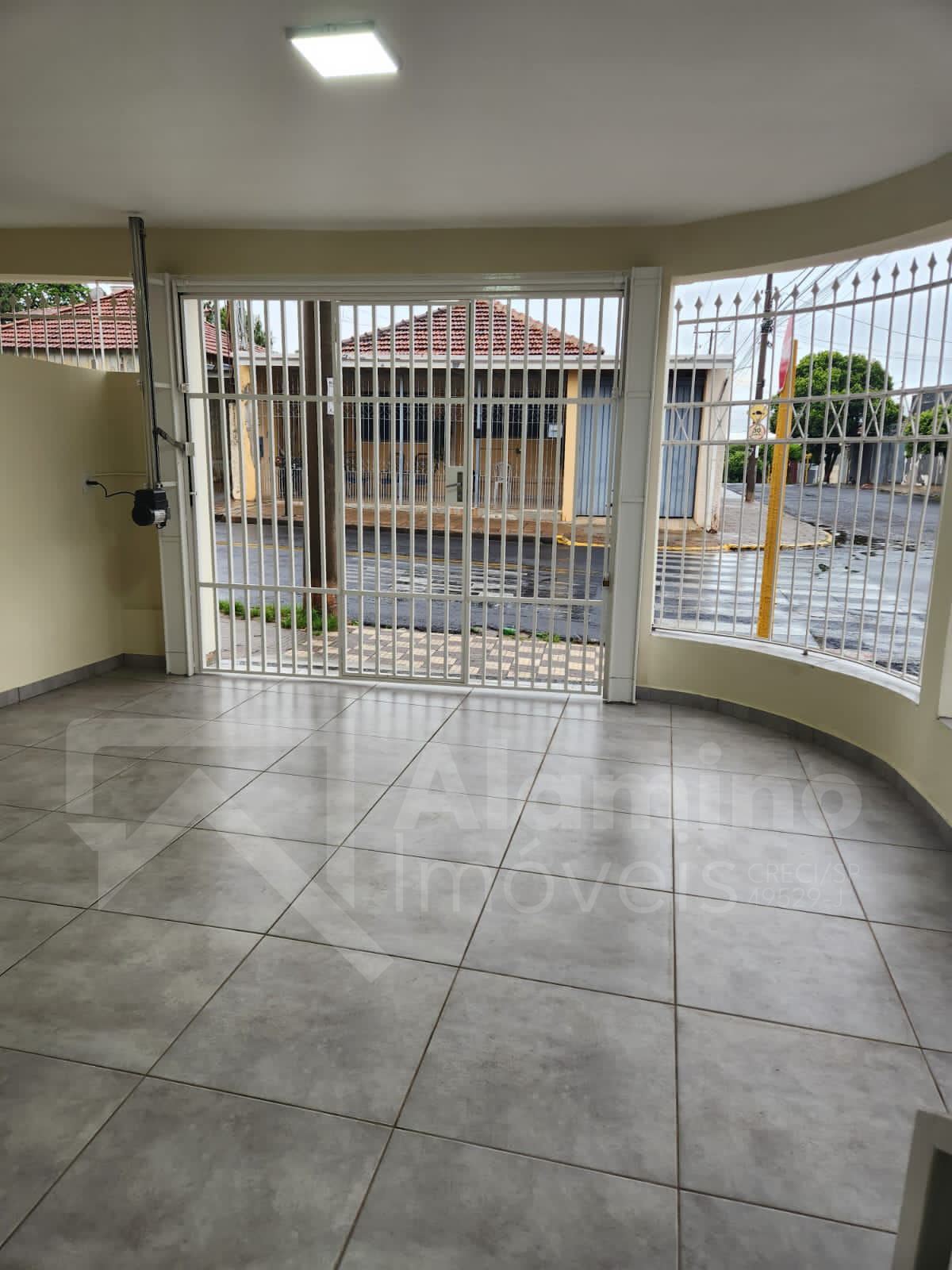 VILA CAMARGO - 2 RESID&Ecirc;NCIAS - 1 T&Eacute;RREA E 1 NO PRIMEIRO ANDAR  Bauru - 