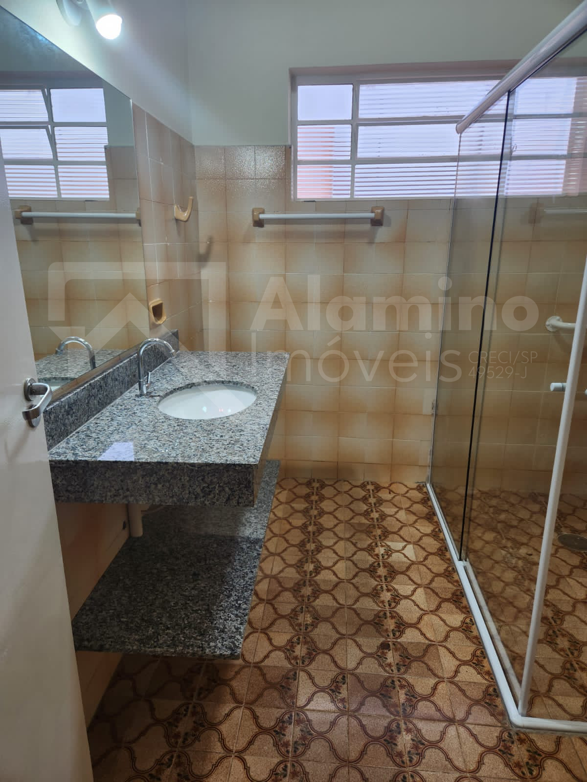 VILA CAMARGO - 2 RESID&Ecirc;NCIAS - 1 T&Eacute;RREA E 1 NO PRIMEIRO ANDAR  Bauru - 