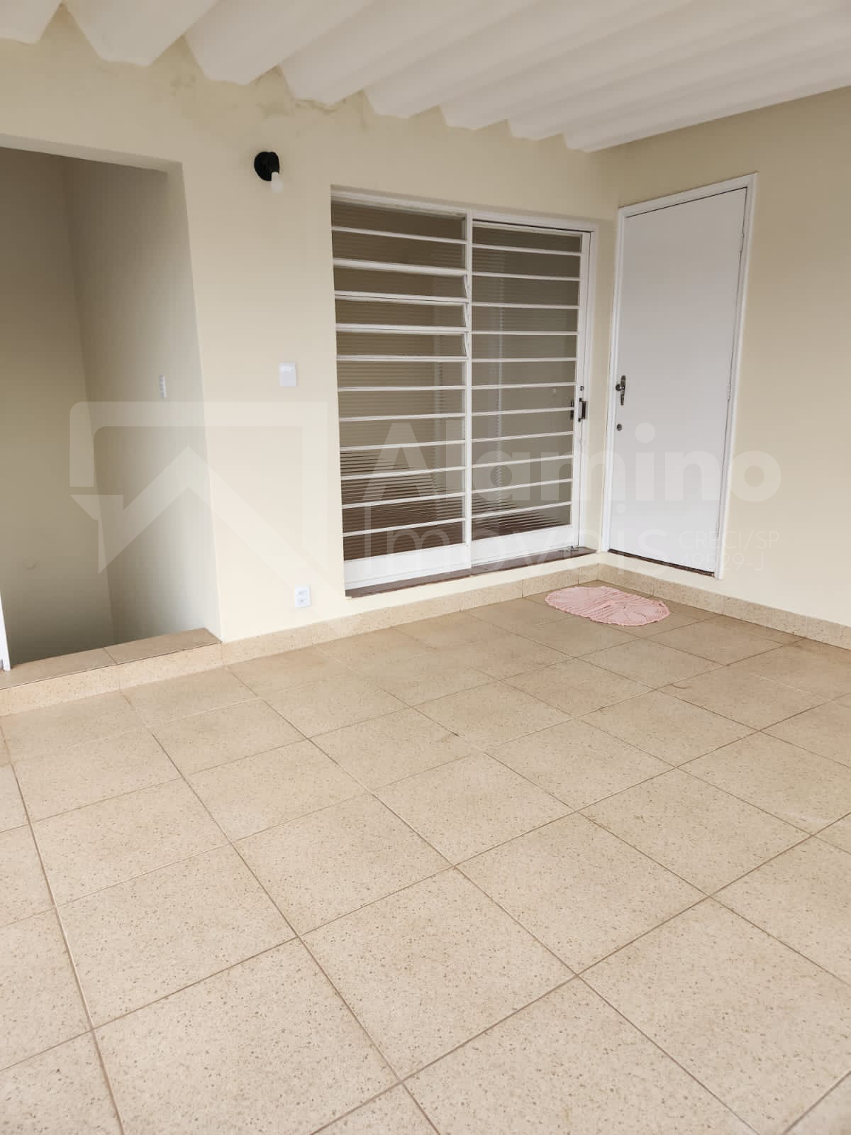 VILA CAMARGO - 2 RESID&Ecirc;NCIAS - 1 T&Eacute;RREA E 1 NO PRIMEIRO ANDAR  Bauru - 