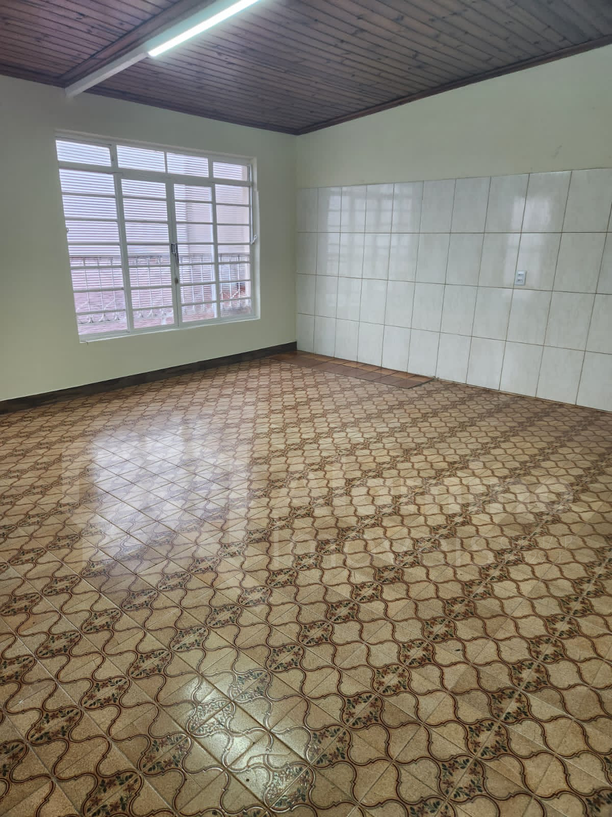 VILA CAMARGO - 2 RESID&Ecirc;NCIAS - 1 T&Eacute;RREA E 1 NO PRIMEIRO ANDAR  Bauru - 