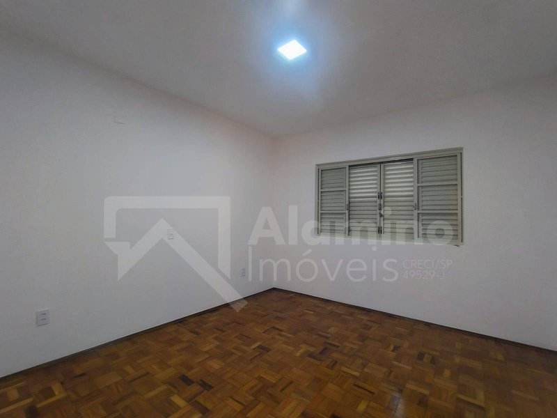VILA CAMARGO - 2 RESIDÊNCIAS - 1 TÉRREA E 1 NO PRIMEIRO ANDAR - Bauru - 