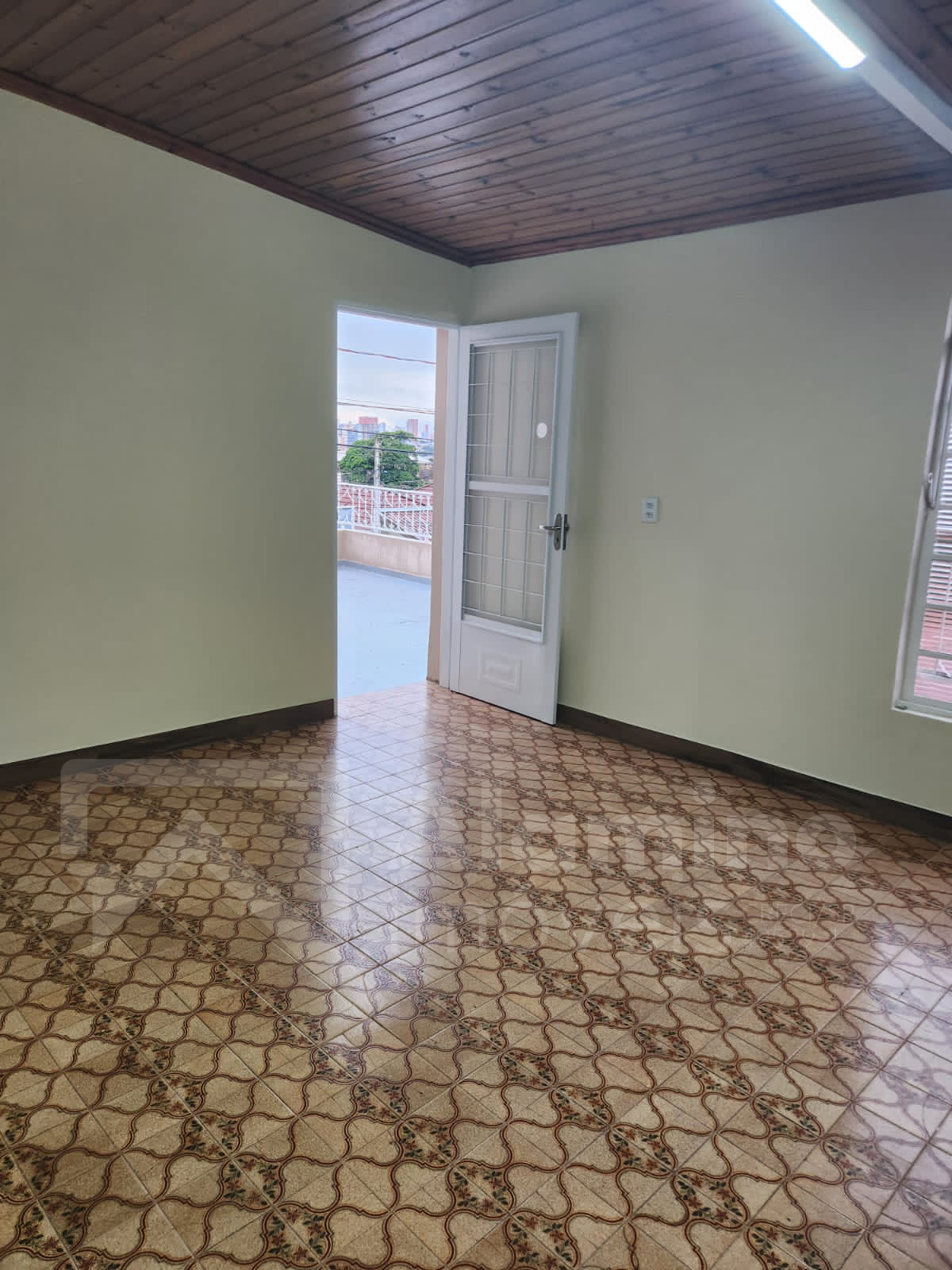 VILA CAMARGO - 2 RESID&Ecirc;NCIAS - 1 T&Eacute;RREA E 1 NO PRIMEIRO ANDAR  Bauru - 