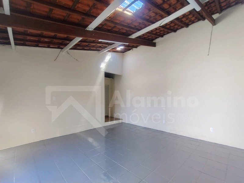 VILA CAMARGO - 2 RESIDÊNCIAS - 1 TÉRREA E 1 NO PRIMEIRO ANDAR - Bauru - 