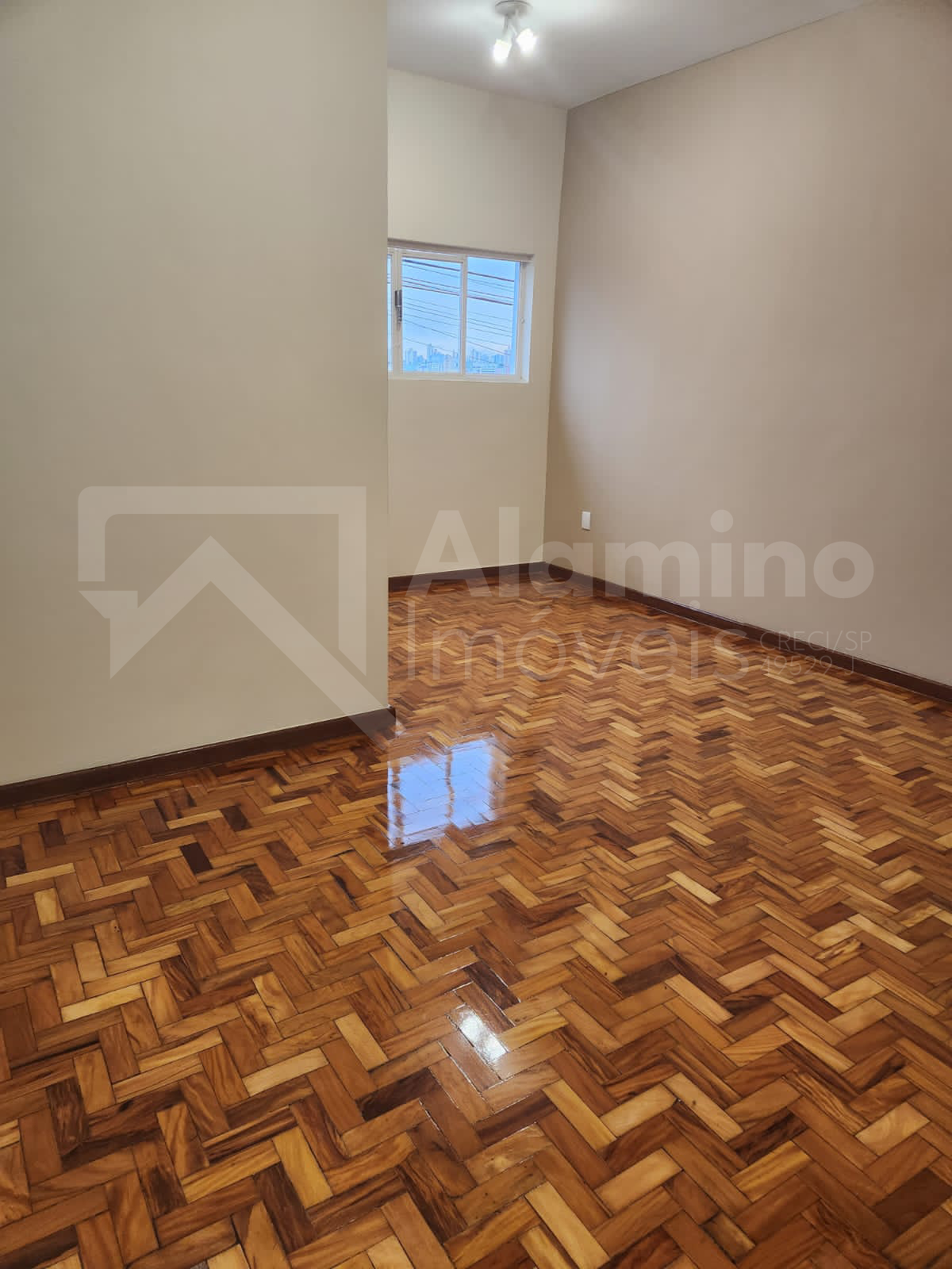 VILA CAMARGO - 2 RESID&Ecirc;NCIAS - 1 T&Eacute;RREA E 1 NO PRIMEIRO ANDAR  Bauru - 