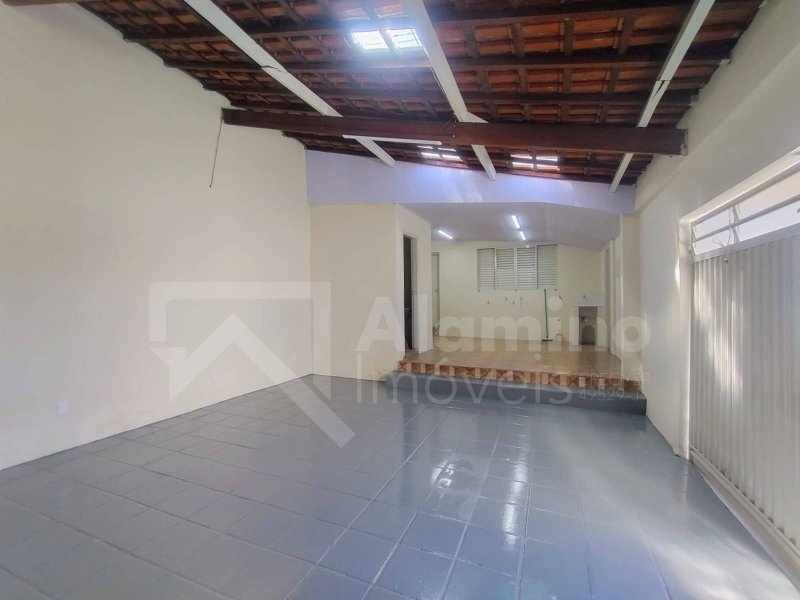 VILA CAMARGO - 2 RESIDÊNCIAS - 1 TÉRREA E 1 NO PRIMEIRO ANDAR - Bauru - 