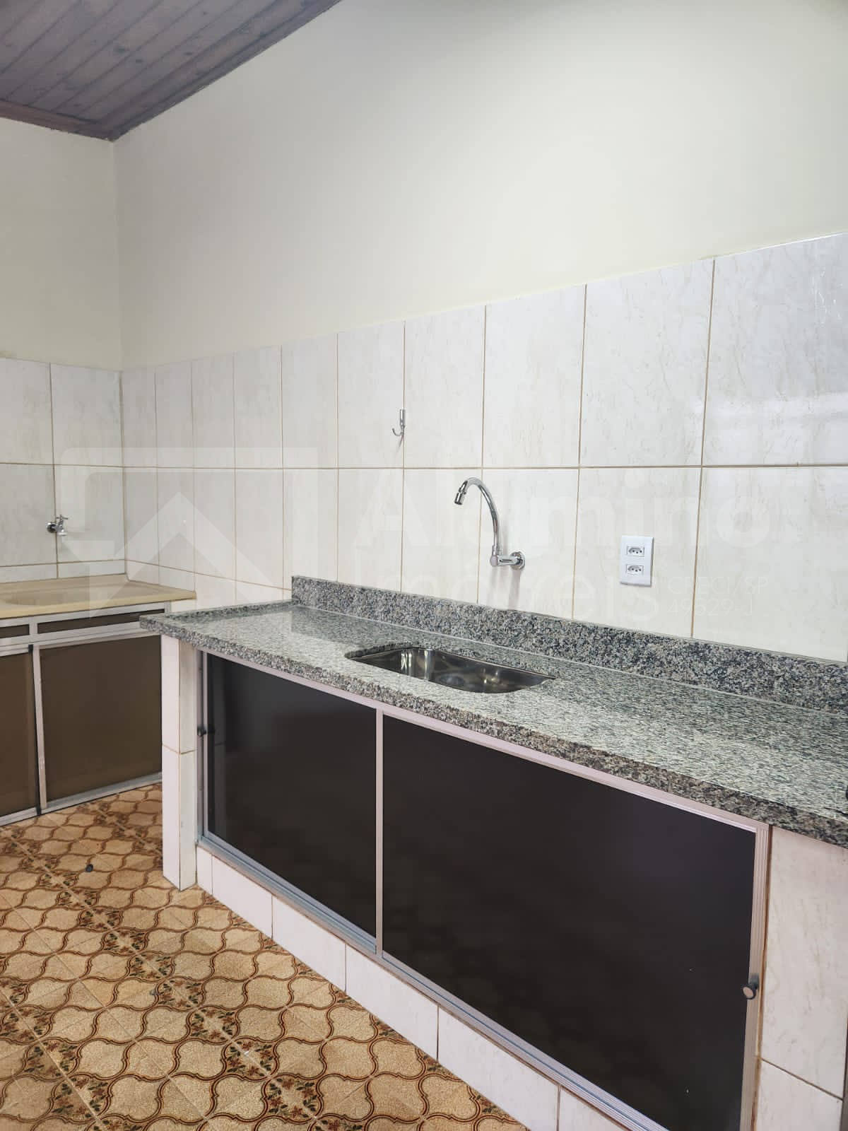 VILA CAMARGO - 2 RESID&Ecirc;NCIAS - 1 T&Eacute;RREA E 1 NO PRIMEIRO ANDAR  Bauru - 