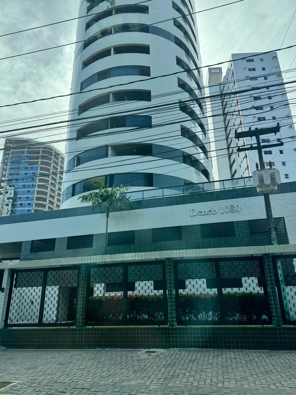 3 quartos (2 suítes). 127m². Varanda integrada. 2 vagas de garagem. Nascente Avenida Fernando Simões Barbosa Recife - 