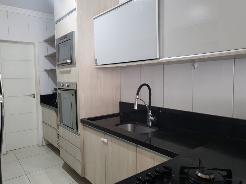 3 quartos (2 suítes). 127m². Varanda integrada. 2 vagas de garagem. Nascente Avenida Fernando Simões Barbosa Recife - 