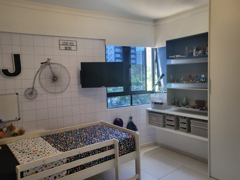 3 quartos (2 suítes). 127m². Varanda integrada. 2 vagas de garagem. Nascente Avenida Fernando Simões Barbosa Recife - 