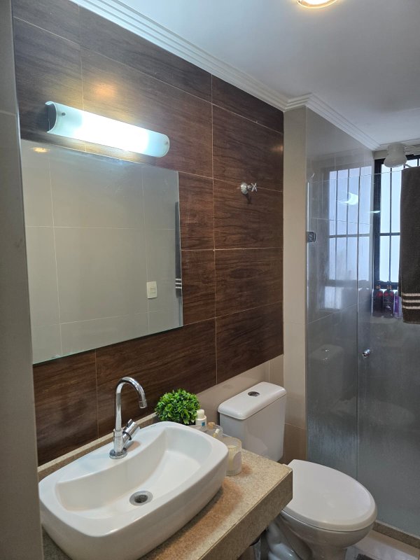 3 quartos (2 suítes). 127m². Varanda integrada. 2 vagas de garagem. Nascente Avenida Fernando Simões Barbosa Recife - 