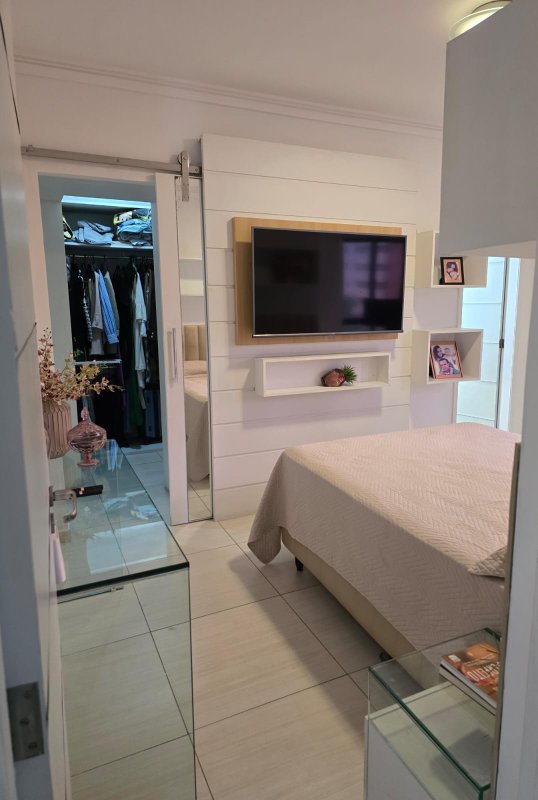 3 quartos (2 suítes). 127m². Varanda integrada. 2 vagas de garagem. Nascente Avenida Fernando Simões Barbosa Recife - 