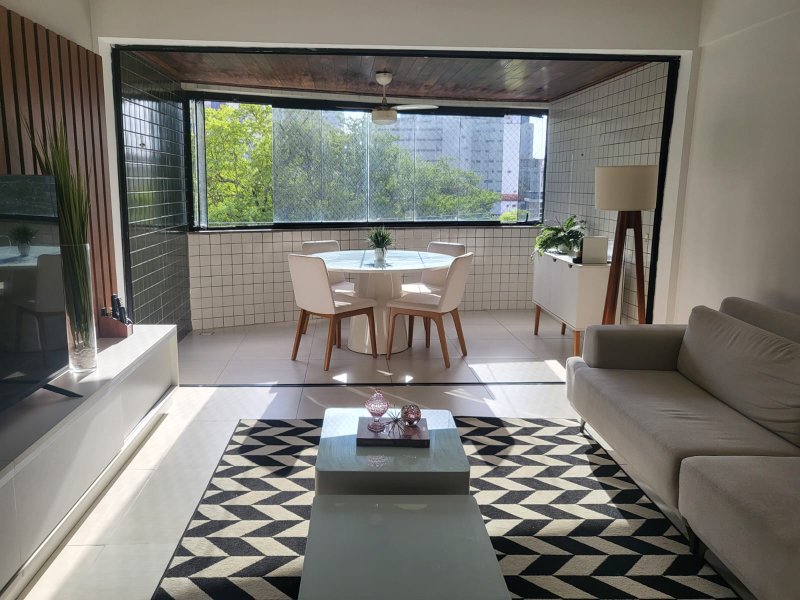3 quartos (2 suítes). 127m². Varanda integrada. 2 vagas de garagem. Nascente Avenida Fernando Simões Barbosa Recife - 