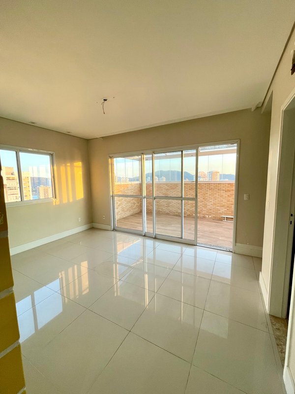 Excelente cobertura duplex com 03 dormitórios para venda - Ponta da Praia - Santos - SP Rua Dona Amélia Leuchtenberg Santos - 