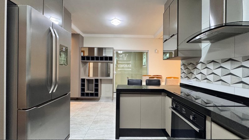 Casa assobradada 3 dormitórios sendo 1 suíte + 4 vagas de garagem - Guarulhos - 