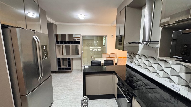 Casa assobradada 3 dormitórios sendo 1 suíte + 4 vagas de garagem - Guarulhos - 