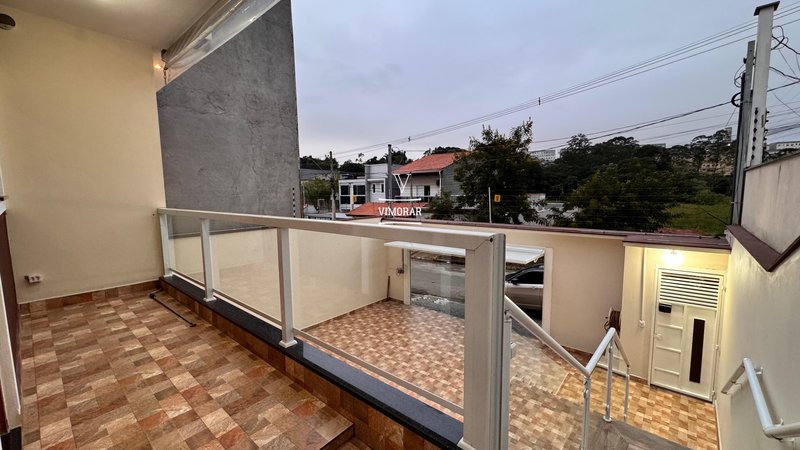Casa assobradada 3 dormitórios sendo 1 suíte + 4 vagas de garagem - Guarulhos - 