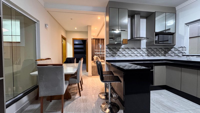 Casa assobradada 3 dormitórios sendo 1 suíte + 4 vagas de garagem - Guarulhos - 
