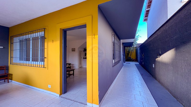 Casa fora de Condomínio na Praia de Juquehy - À VENDA - São Sebastião - 