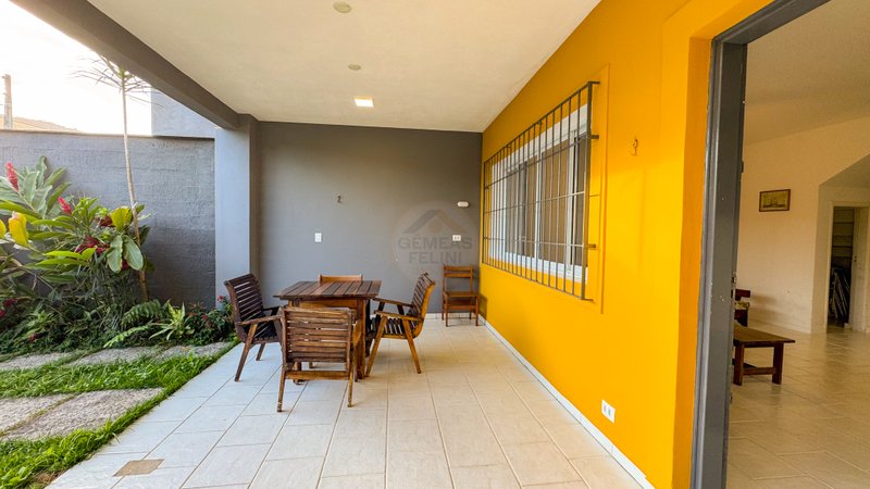 Casa fora de Condomínio na Praia de Juquehy - À VENDA - São Sebastião - 